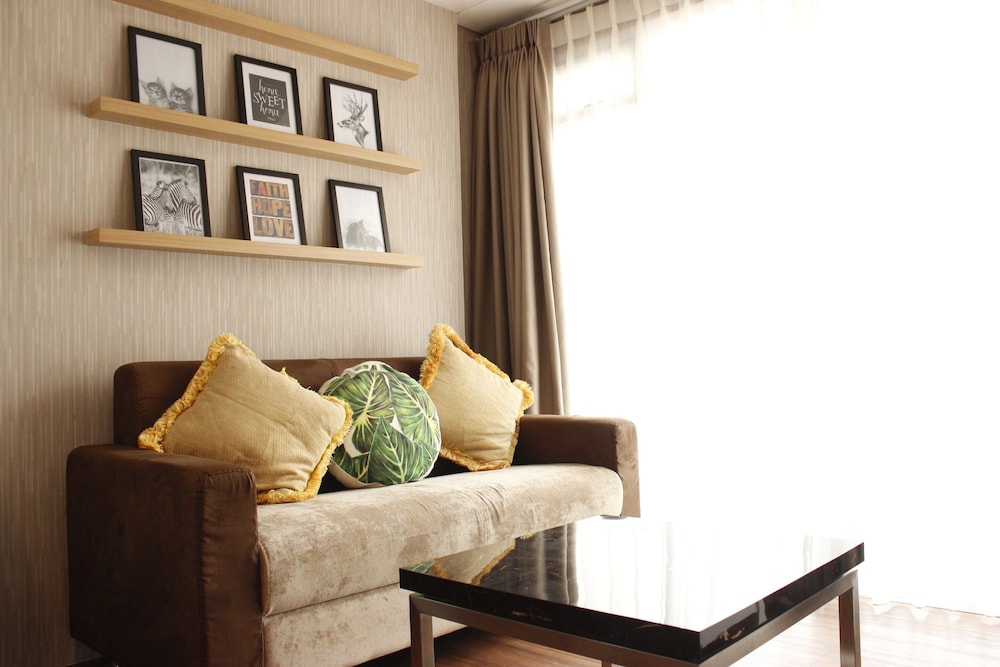 Room - Photo 10