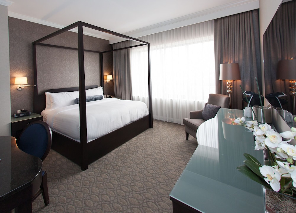 Deluxe Room, 1 King Bed, Jetted Tub photo 2