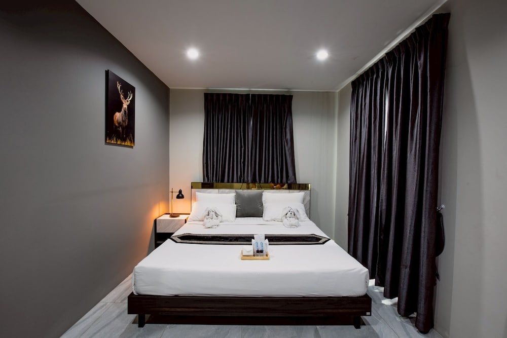 Corner Residence-Side Deluxe Double Bed - Photo 1