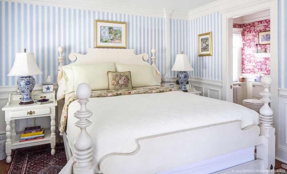 Deluxe Room, 1 Queen Bed photo 3