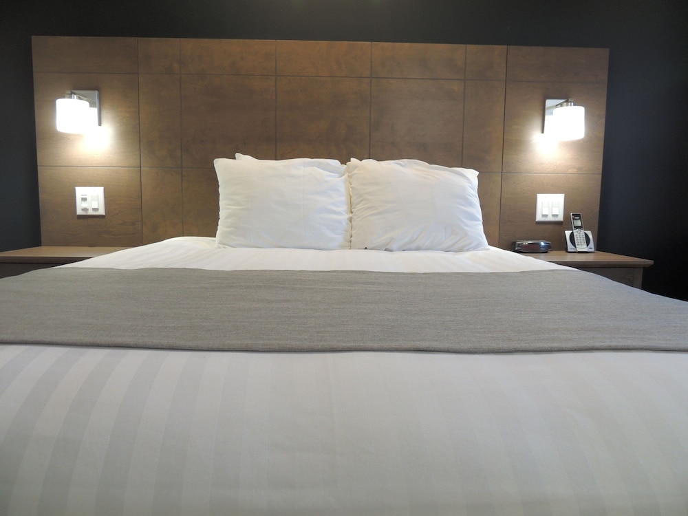 Standard Room, 1 Queen Bed photo 2