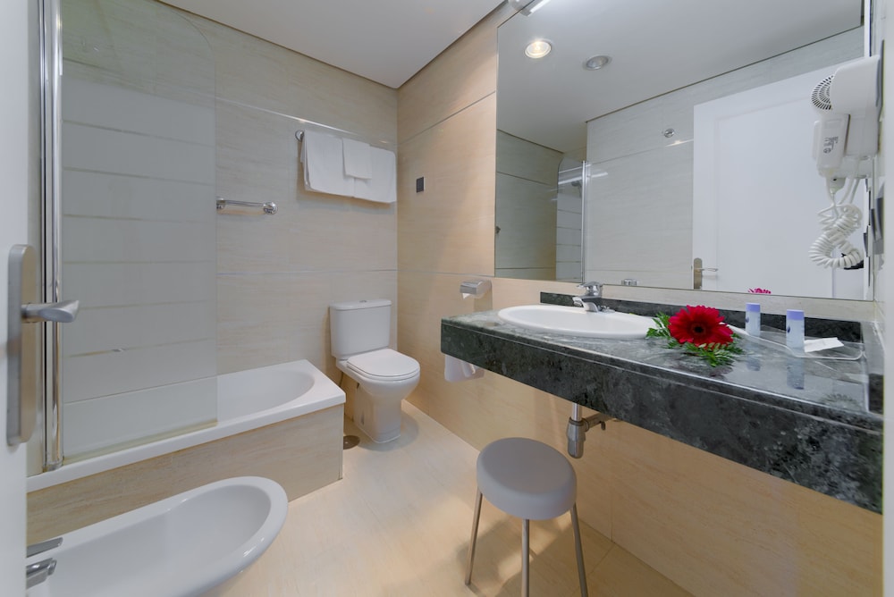 Double or Twin Room - Photo 4