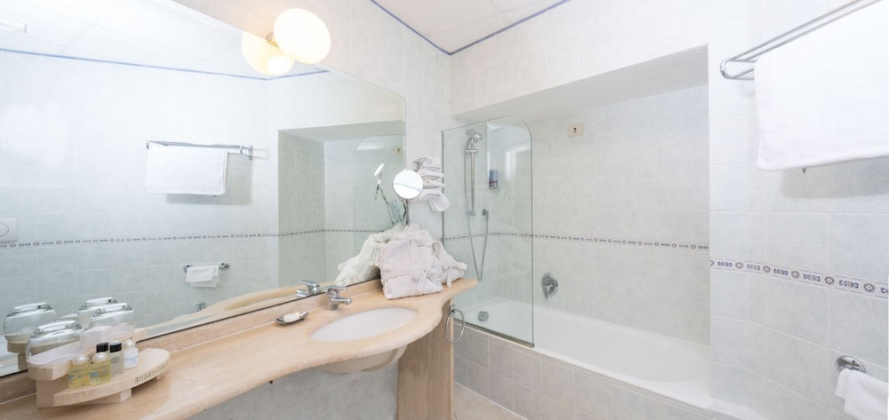 Standard Room - Photo 9