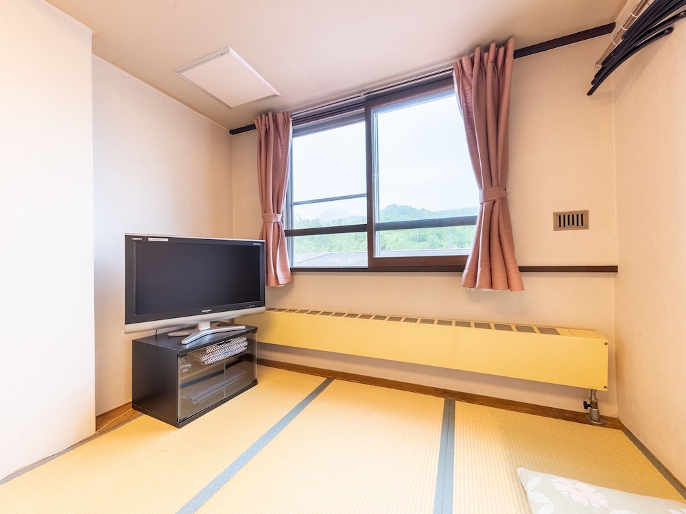 Twin Room with toilet (Shared Bathroom), Non Smoking photo 2