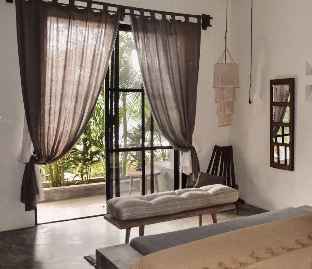 King Suite with Balcony - Photo 5