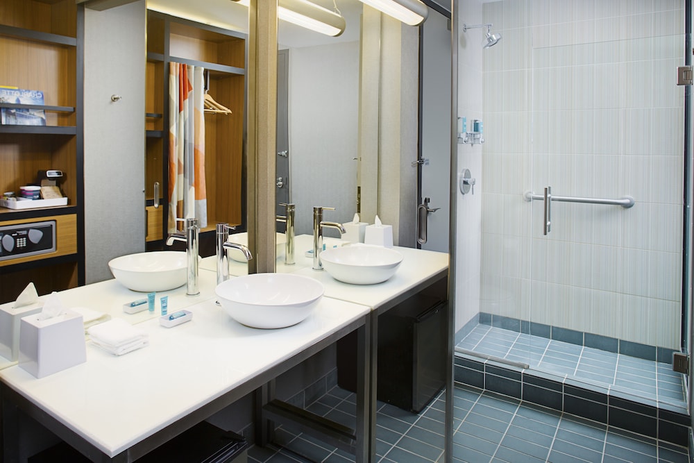 Room, 2 Queen Beds (Mobility Accessible, Tub) - Photo 6