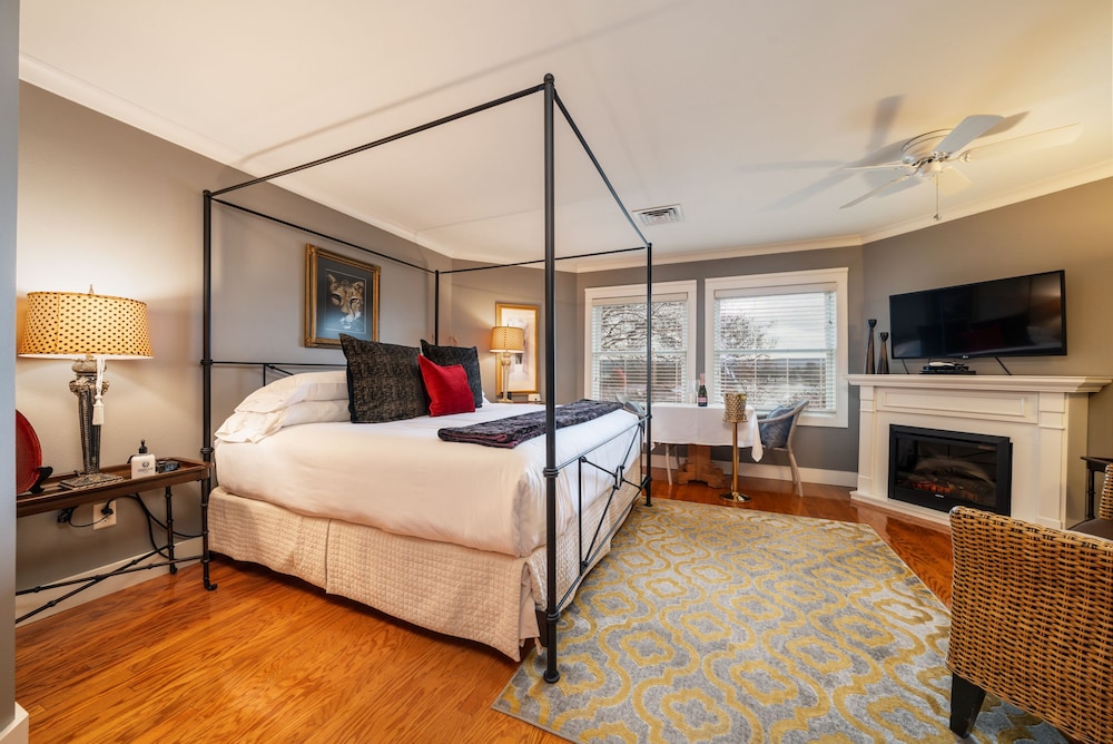 Room, Jetted Tub, Lake View (Snowball)