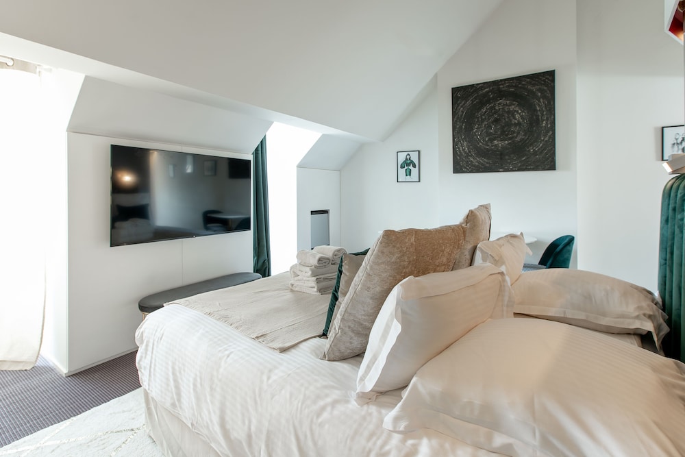 Double Room, Ensuite (Mercure) - Photo 4