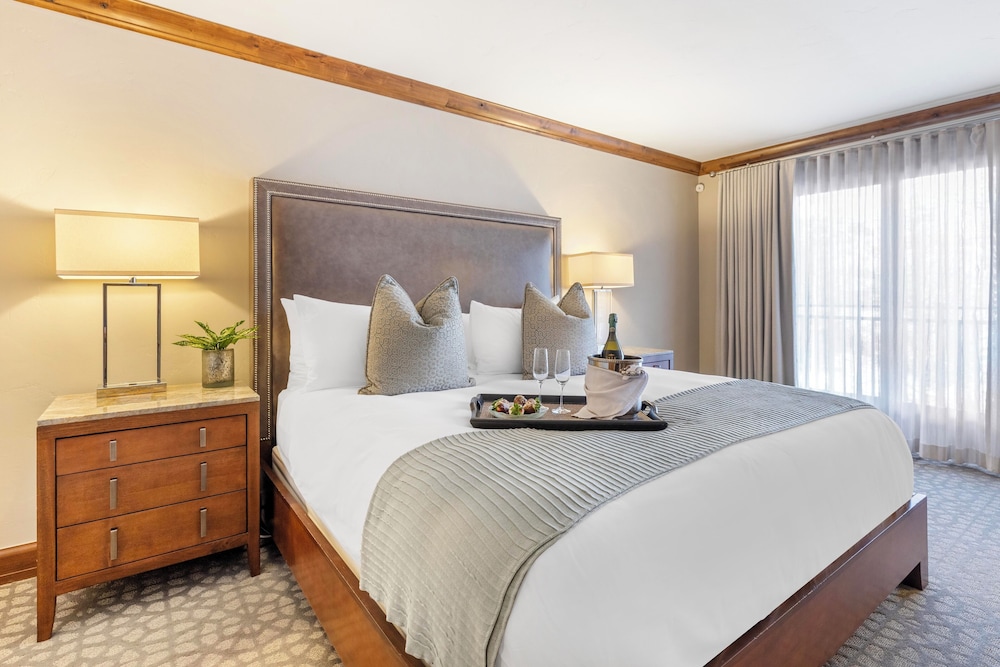 Luxury Interior Room, 1 King - Photo 4