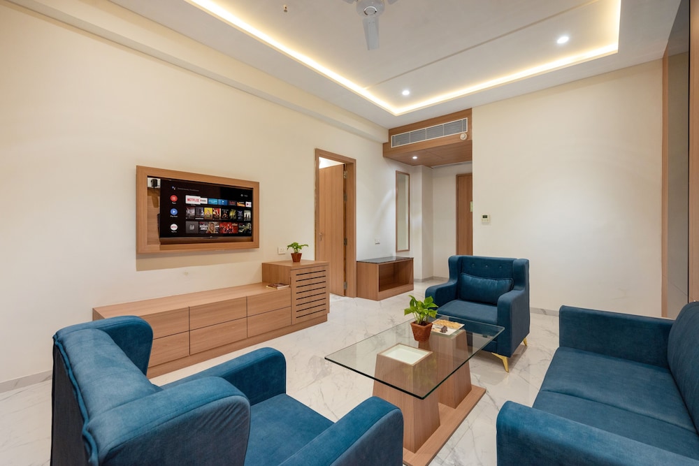 Suite - Photo 10