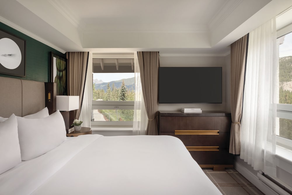 Suite, 1 King Bed (Gatehouse) - Photo 5