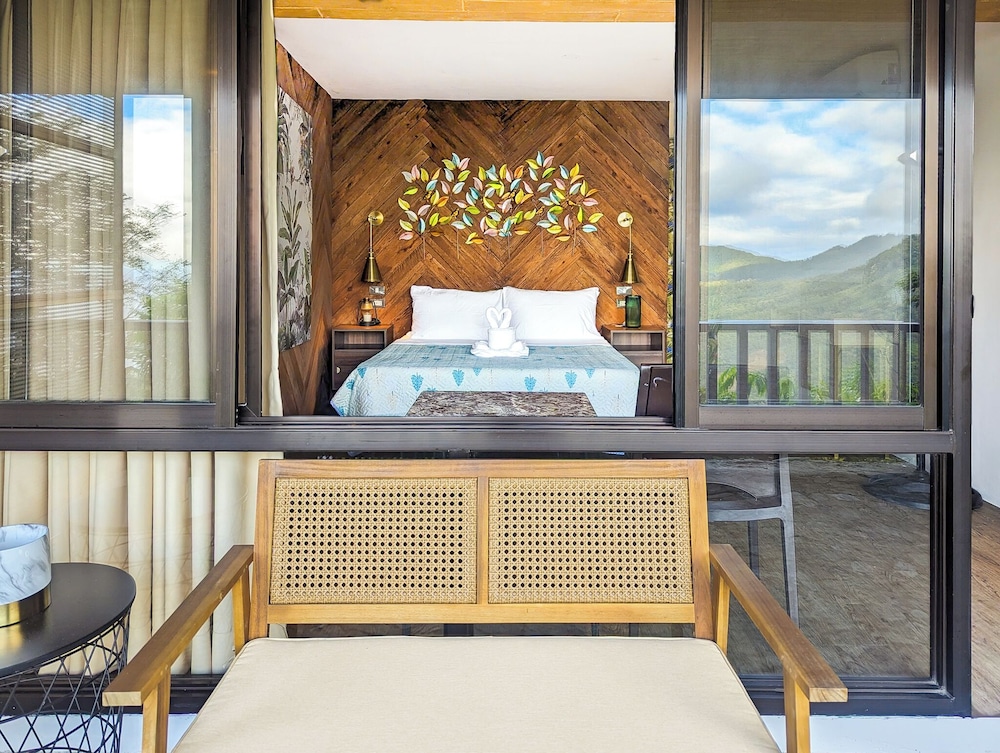 Superior Double Room, 1 Queen Bed, Non Smoking, Ocean View photo 3