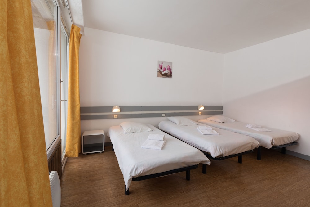 Triple Room, Multiple Beds, Non Smoking photo 1