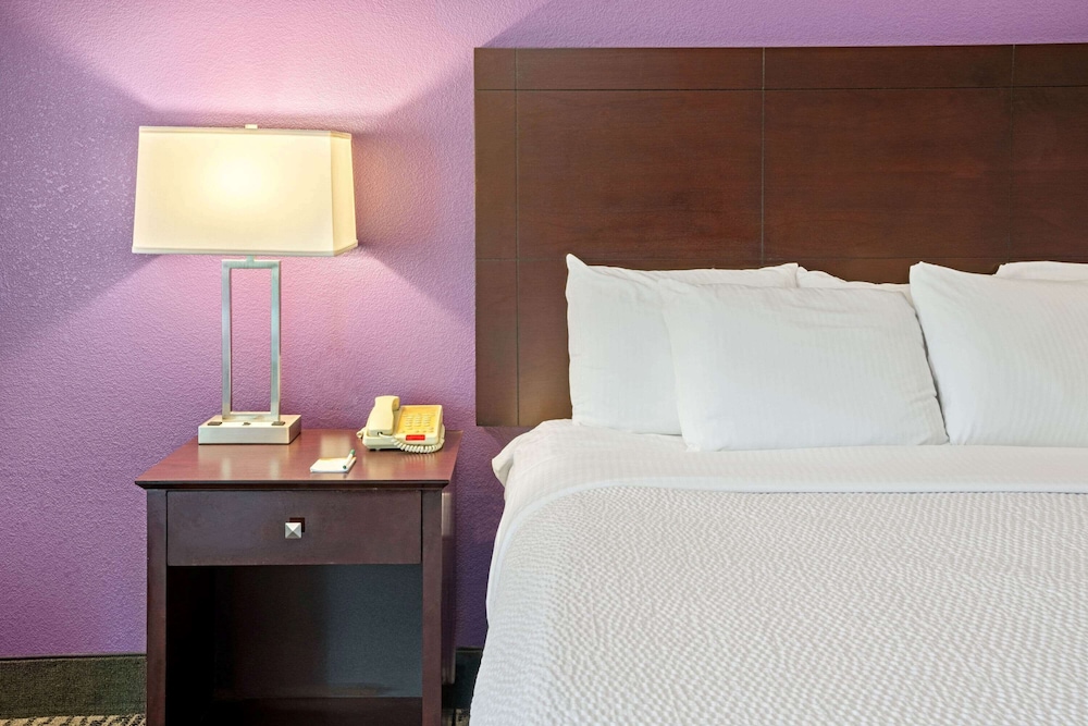 Room, 2 Queen Beds - Photo 3