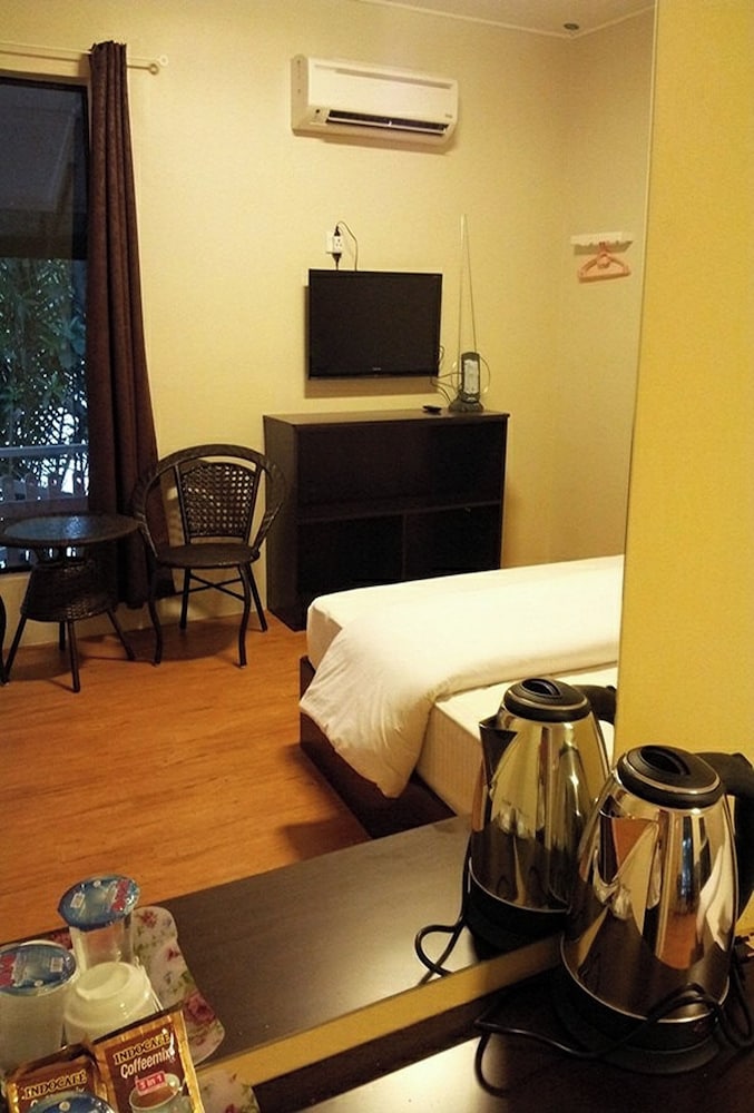 Deluxe Room - Photo 5