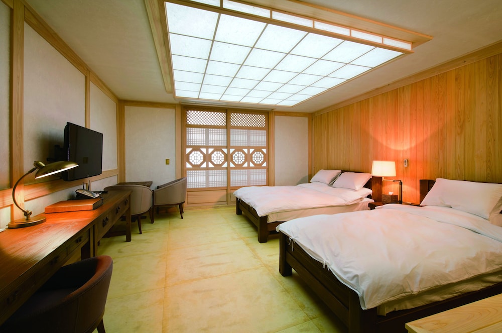 Standard Room (Bed, Free Nature Park) - Photo 1