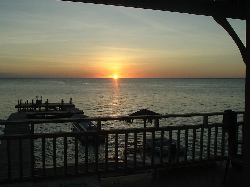 Triple Room, Ocean View, Beachfront photo 2