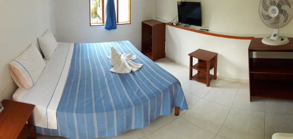 Premium Double Room, 1 King Bed, Non Smoking, Private Bathroom photo 2