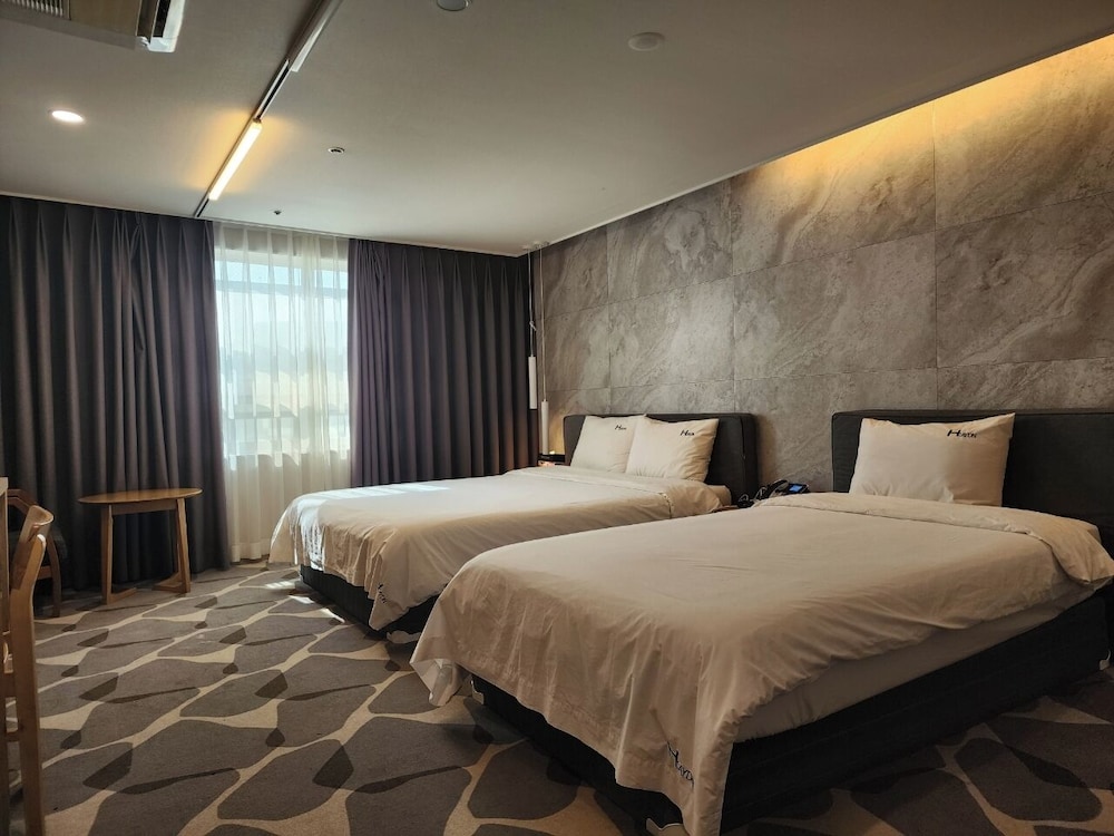 Deluxe Twin Room, City View