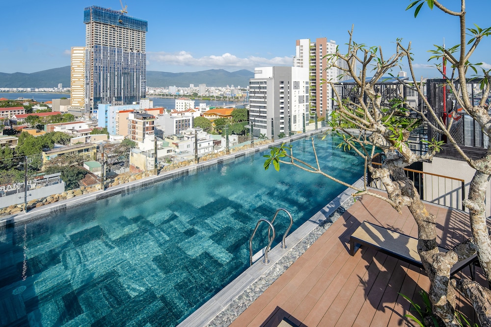 Center Deluxe Twin, City View - Photo 10