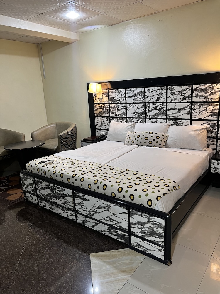 Executive Room - Photo 1