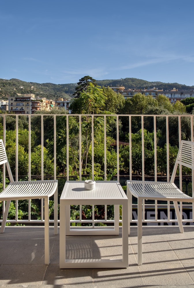 Deluxe Room, Balcony, Garden View - Photo 4