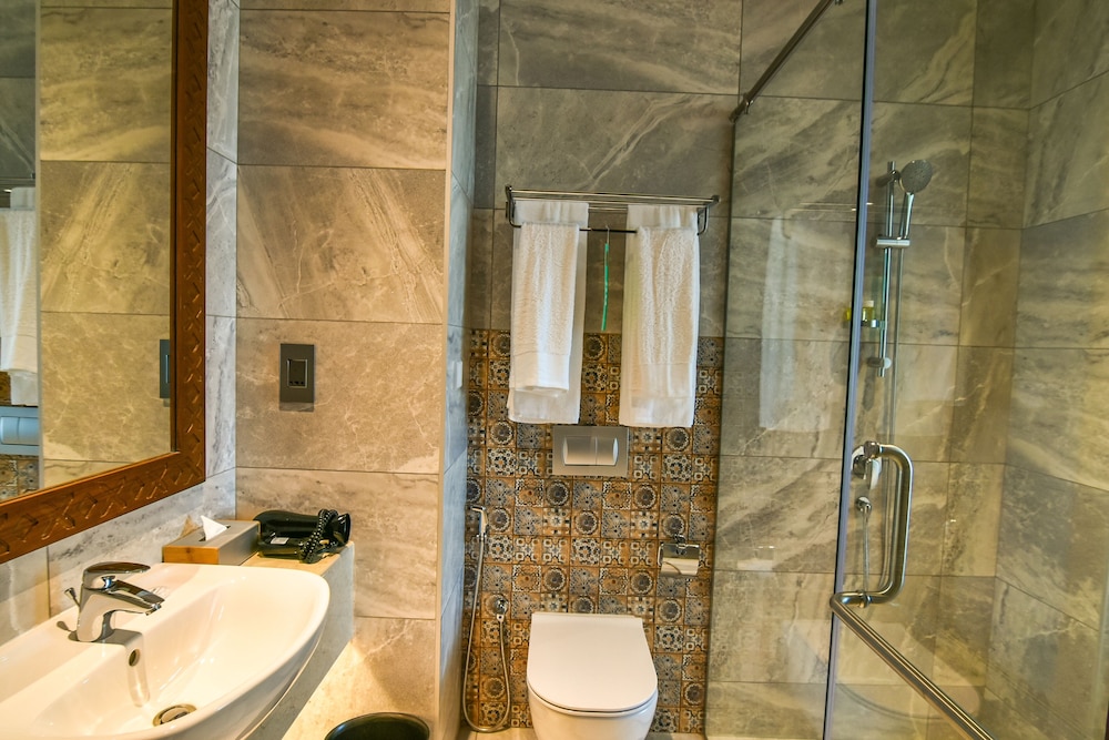 Deluxe Room, 1 King Bed, City View - Photo 13