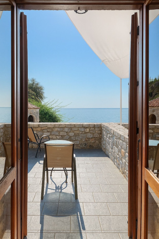 Standard Double or Twin Room (No View)