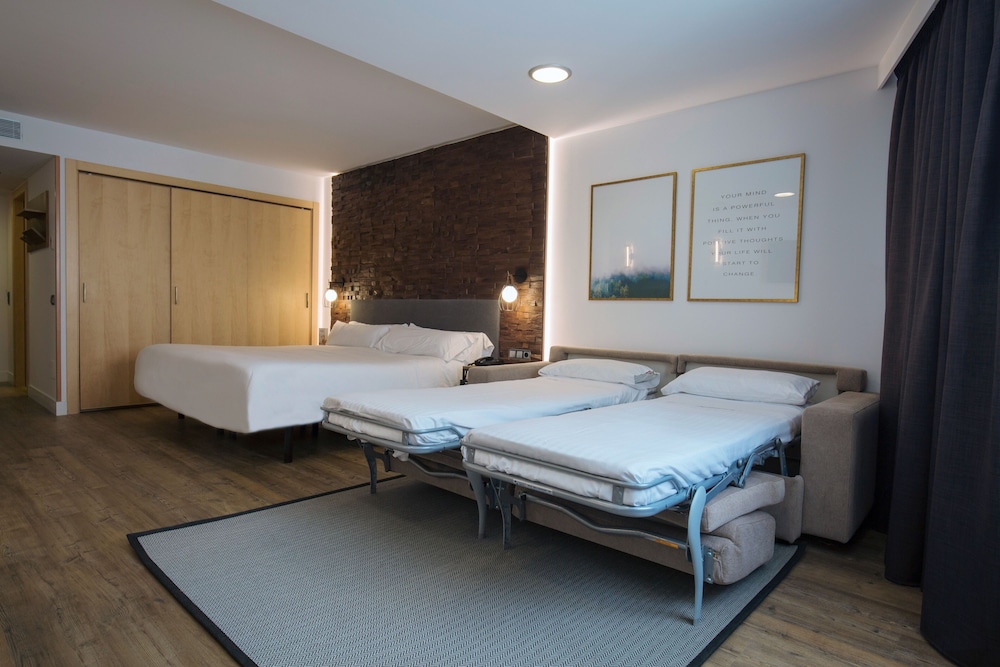 Deluxe Double or Twin Room, City View (2 adults + 2 children)