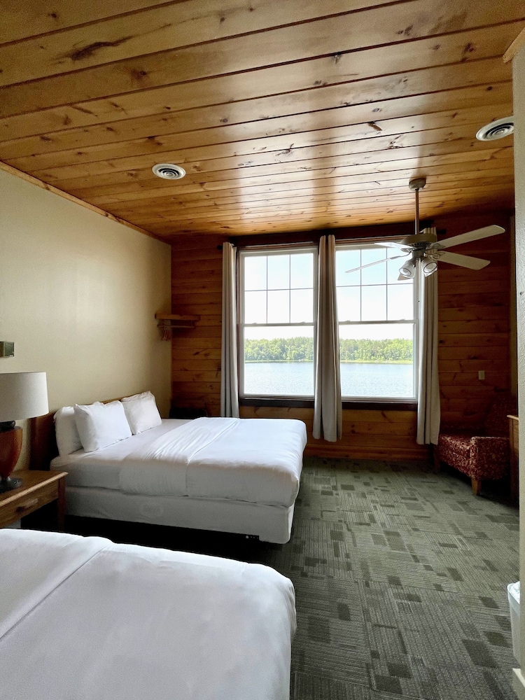 Double Room, 2 Queen Beds, Lake View, Lakeside photo 1