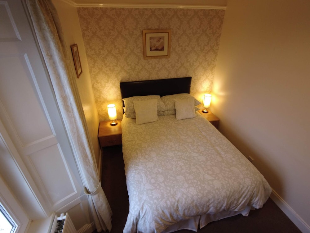 Economy Double Room, Ensuite photo 3