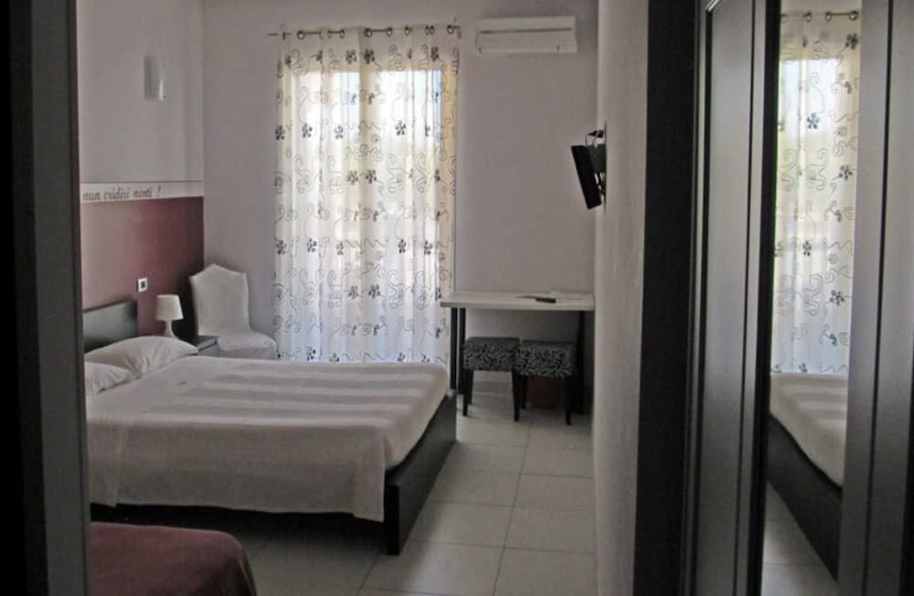 Double Room, 1 Queen Bed photo 2