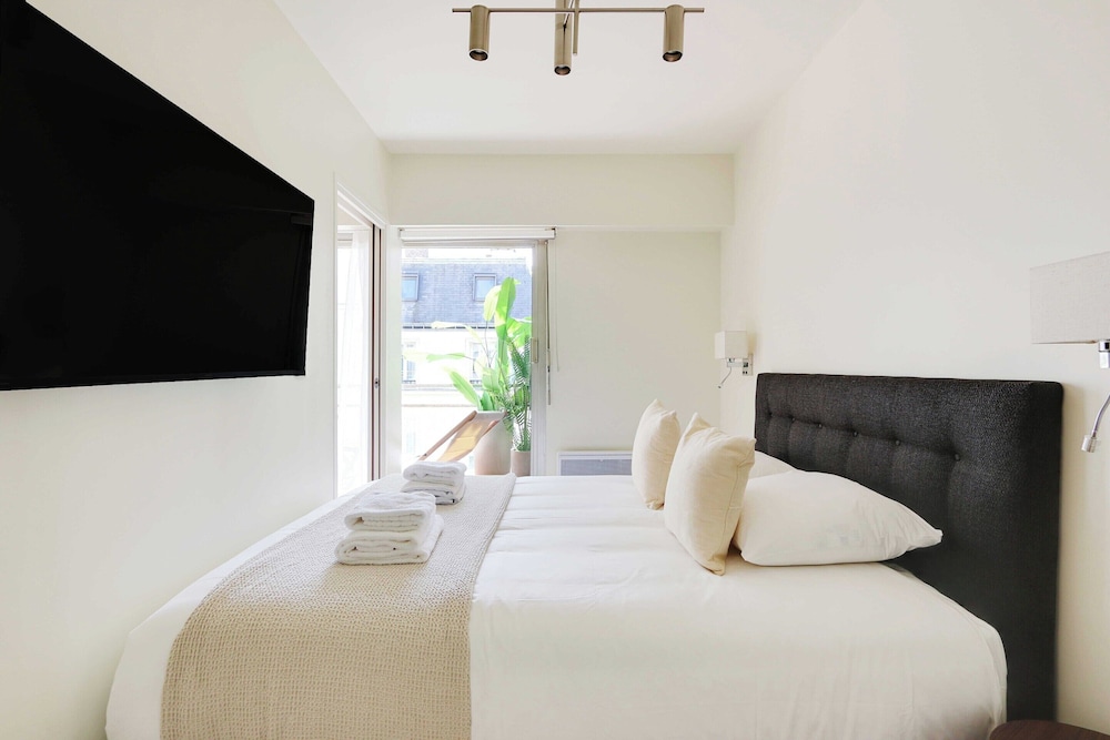 Apartment photo 2