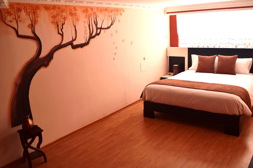 Queen Room photo 1