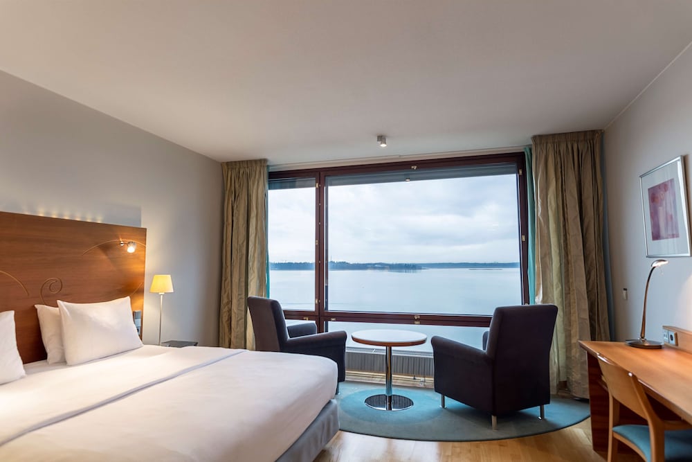 Deluxe Room, 1 King Bed, Sea View - Photo 4