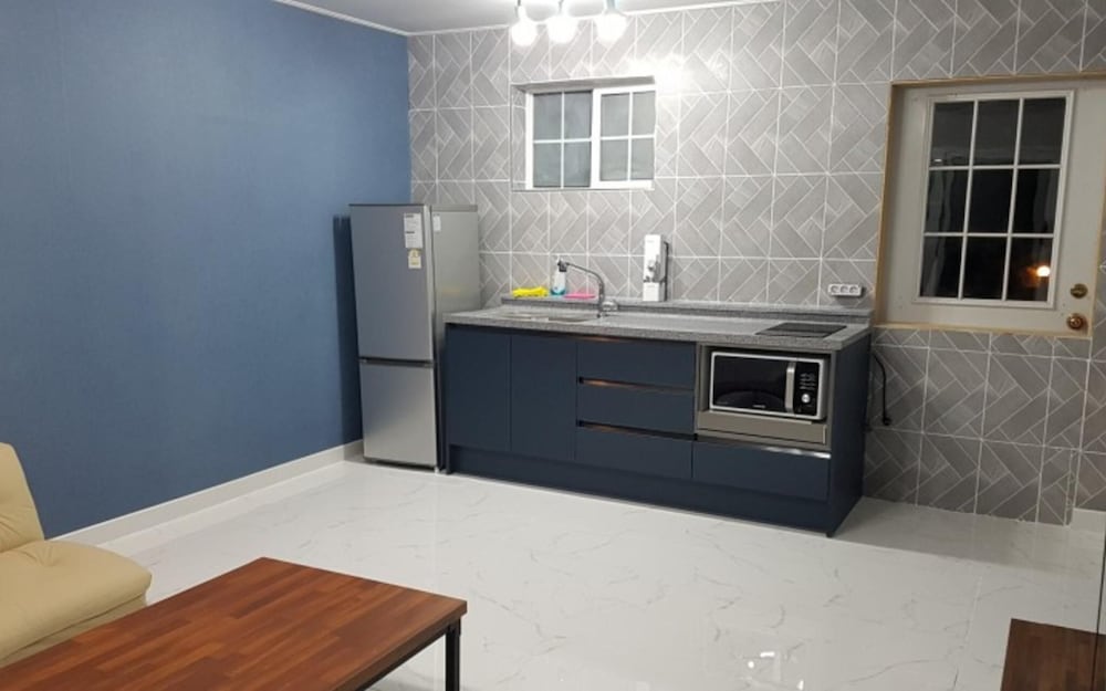 Room (Room 101 (Two Room Cooking)) photo 1