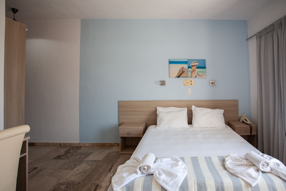 Standard Double Room, City View photo 2