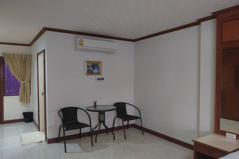 Deluxe Double Room - Photo 13