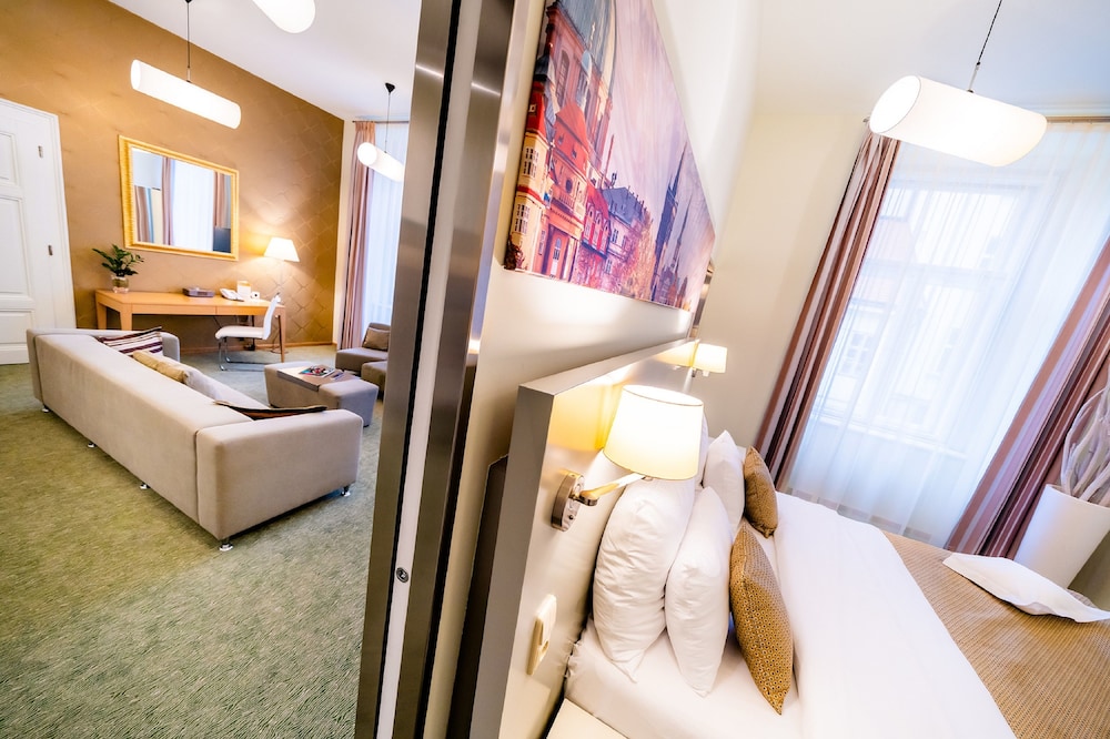 Deluxe Suite, 1 King Bed