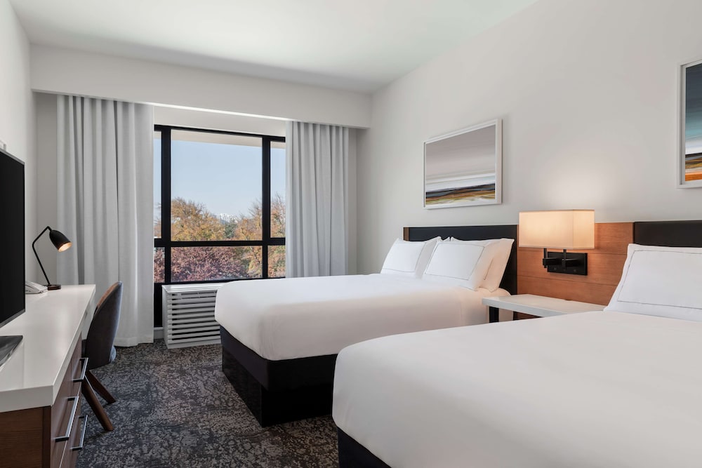 Room, 2 Queen Beds, Bathtub (Mobility & Hearing) - Photo 3