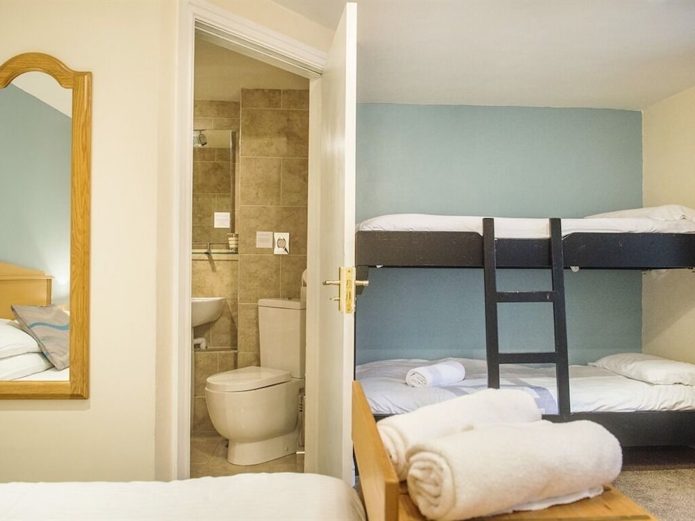 Suite, Ensuite (Double and 1 Bunk Bed) photo 1