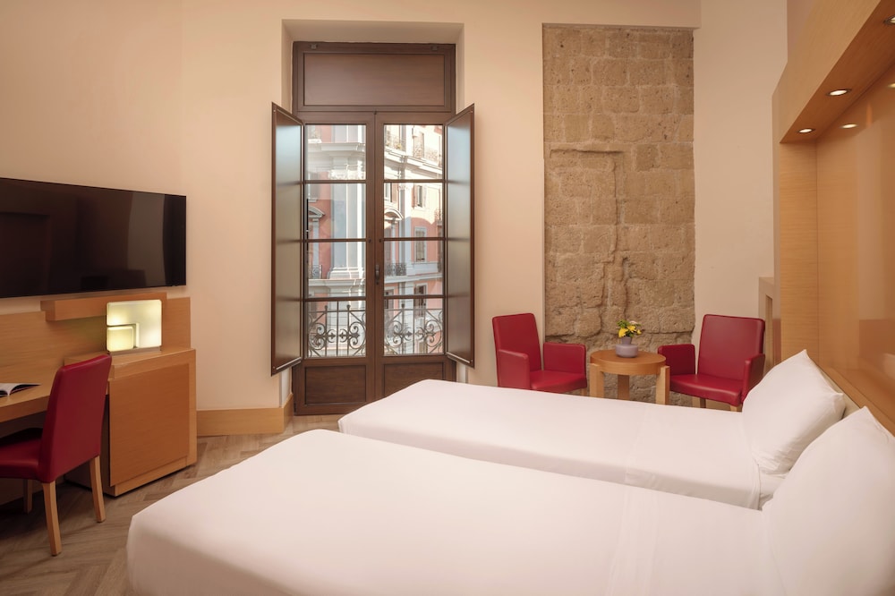 Superior Twin Room (With Rollaway Bed) - Photo 3