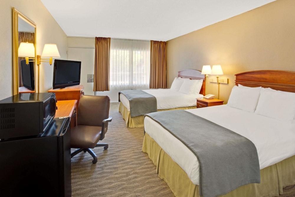 Room, 2 Double Beds, Non Smoking - Photo 1