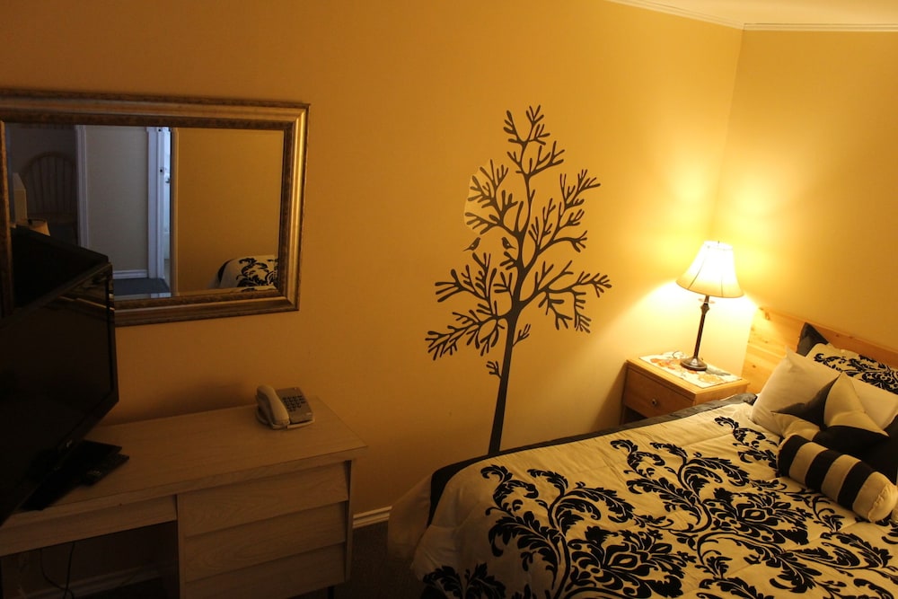 Standard Room, 1 Queen Bed photo 2