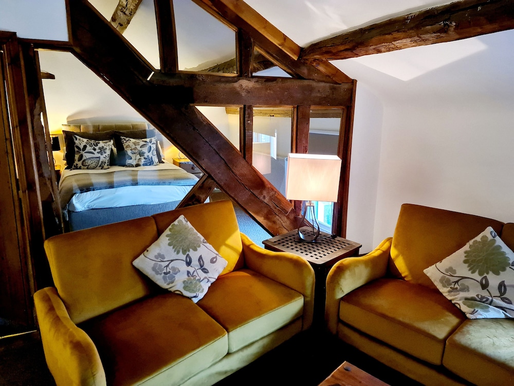 Suite, Ensuite photo 1