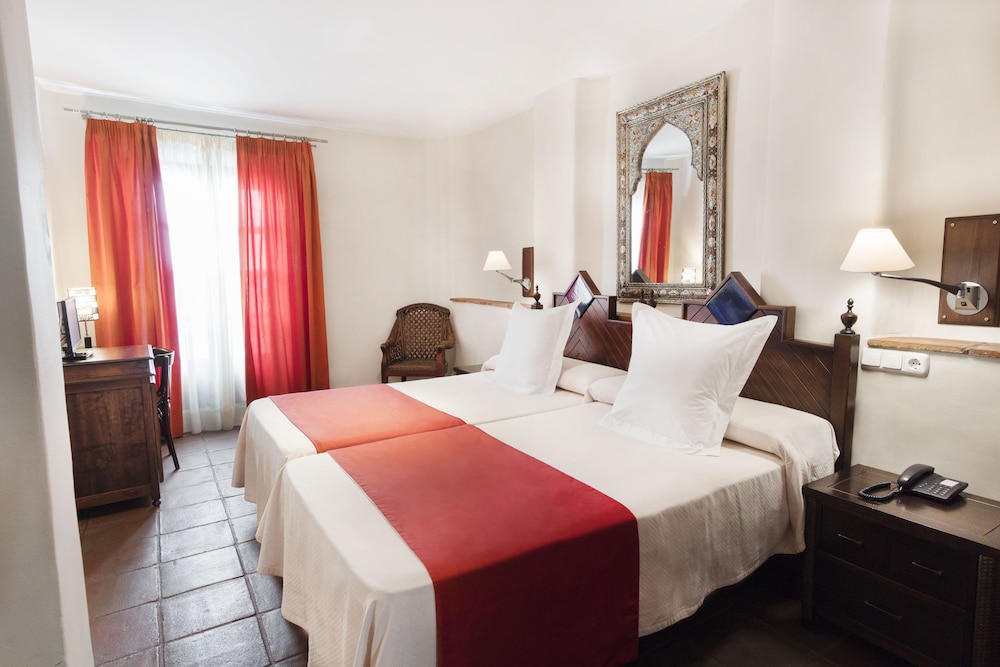 Basic Double or Twin Room - Photo 1