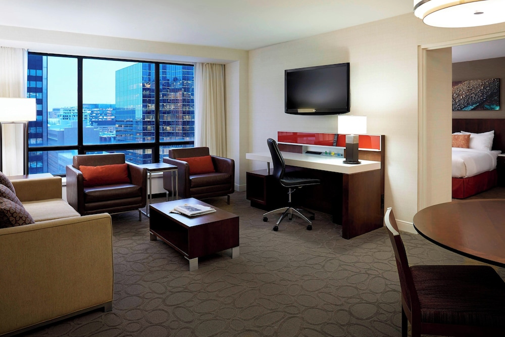 Junior Suite, 1 Queen Bed with Sofa bed