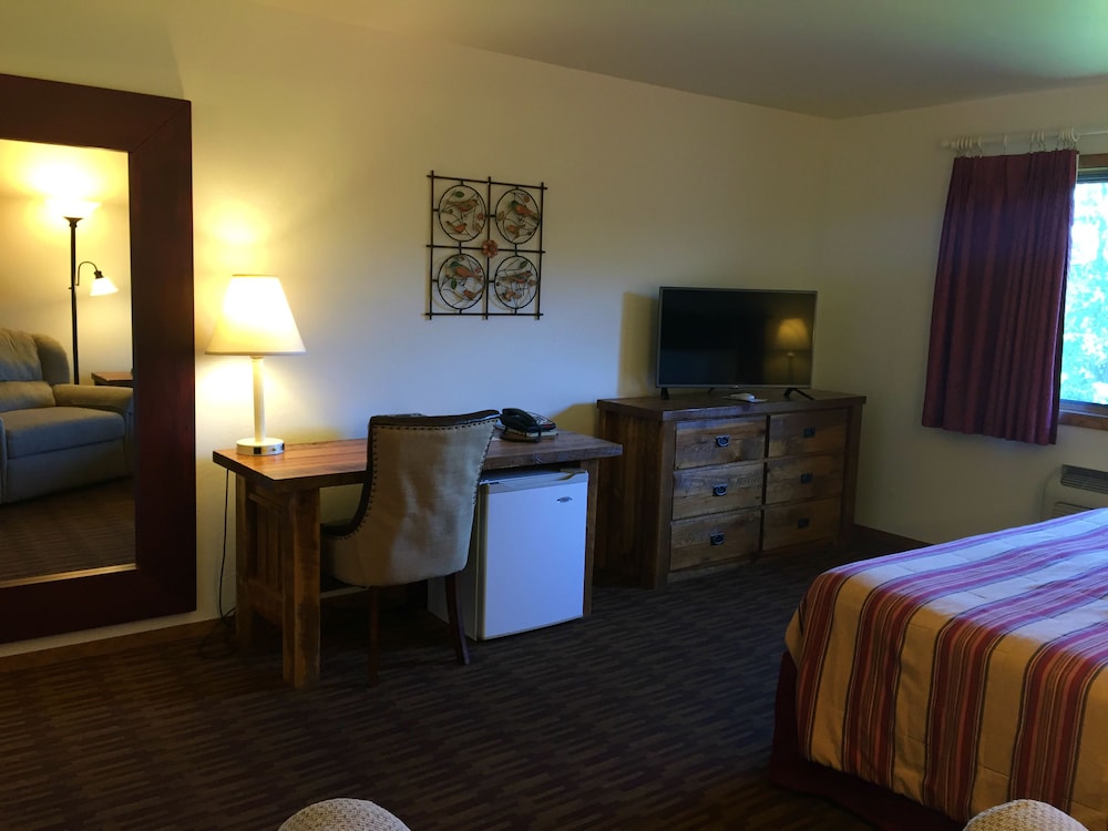 Lodge King Bed (No Pet) photo 3