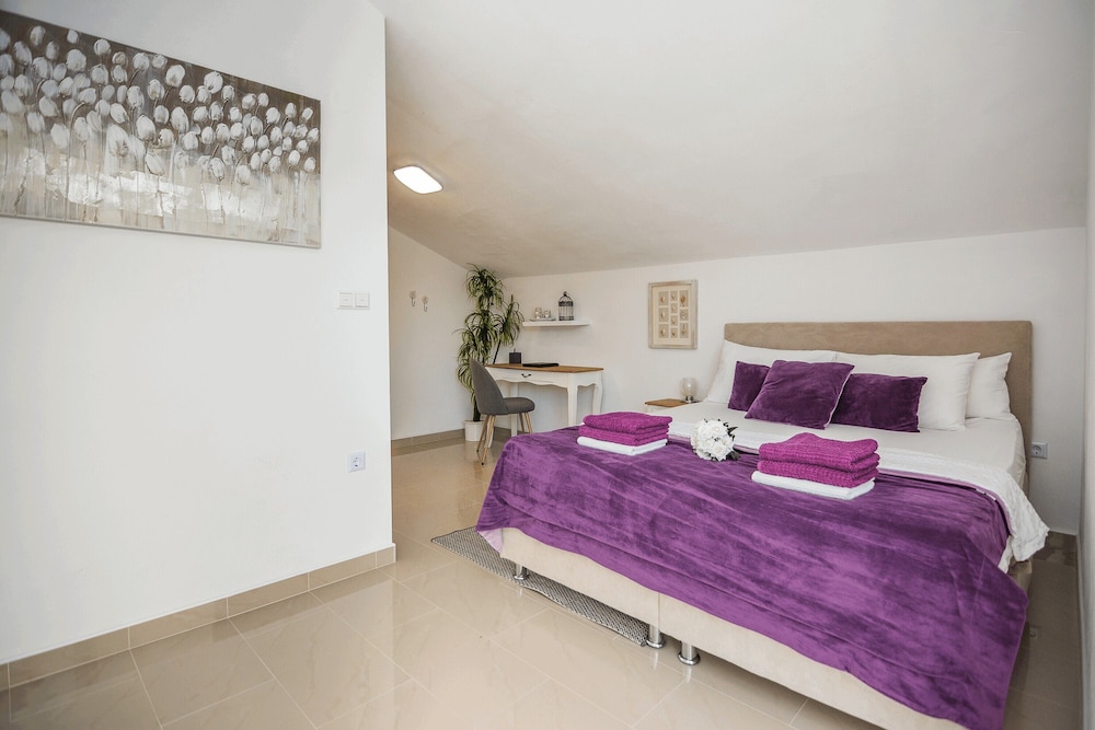 Apartment (A4)