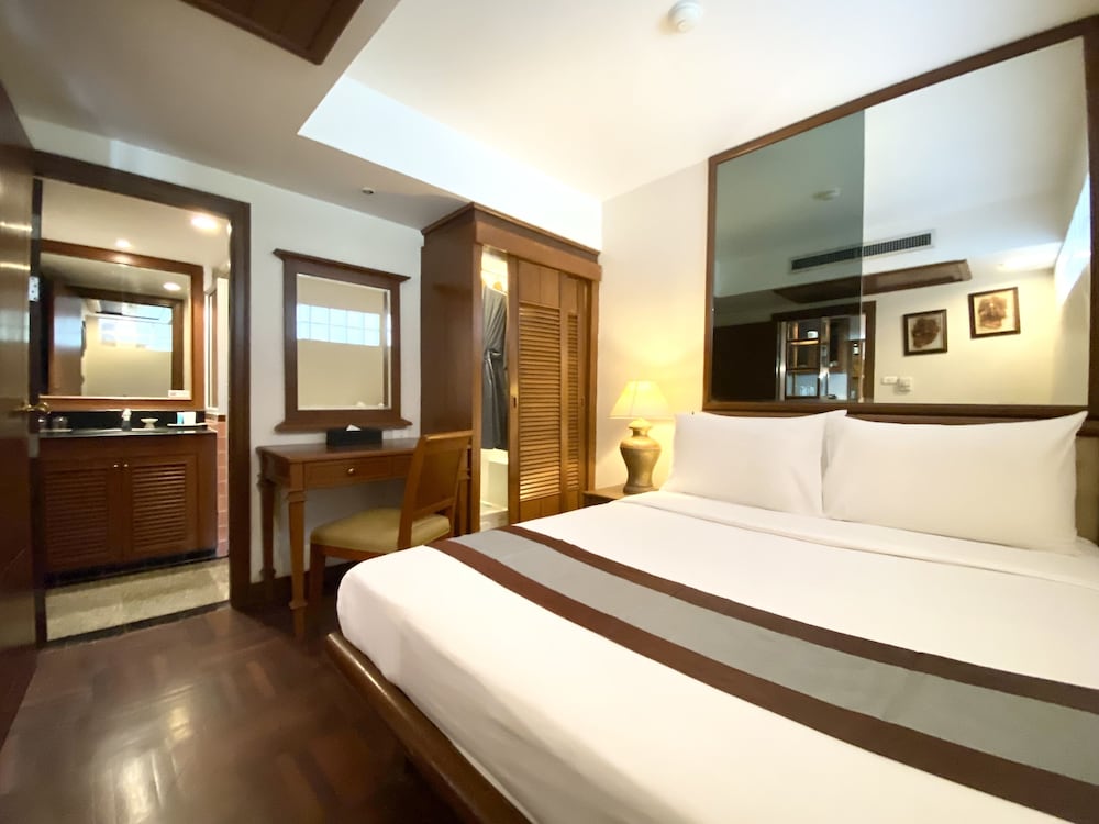 Two-Bedroom Suite - Photo 5